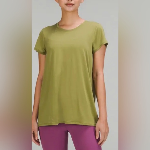 Lululemon tee - Picture 3 of 9